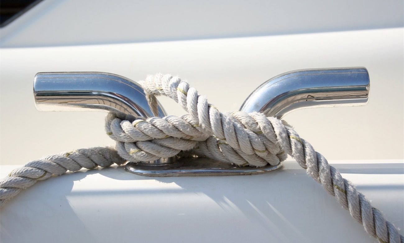 Hoe u een knoop knipt met een kleermakerij