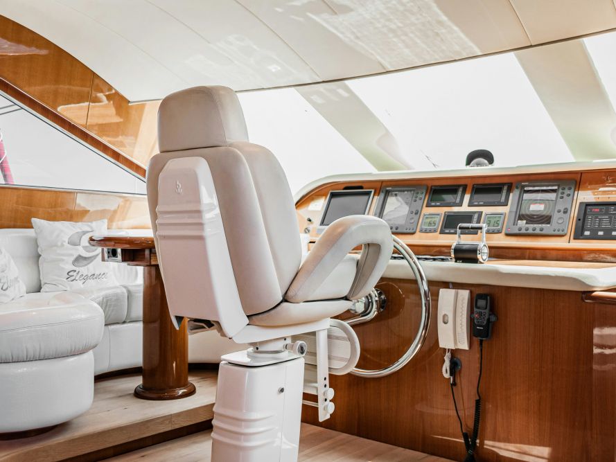 ENGINEER TALKS Afl.06: Hardware en bevestigingen van bootstoelen: voetstukken, wartels en preventie van scheepsfouten